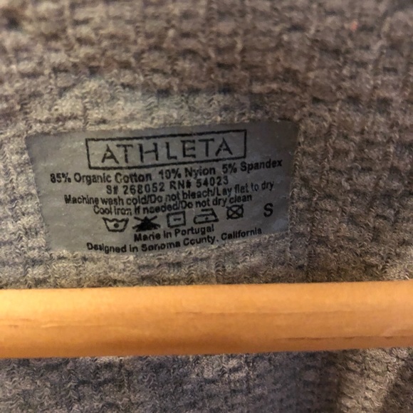 Athleta Workout Top - Picture 3 of 3